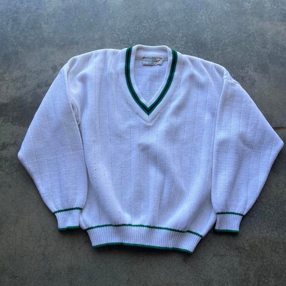 Vintage 90s Quill's Woolen Market Ireland White & Green V-Neck Sweater